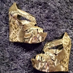 Penny Loves Kenny Wedges